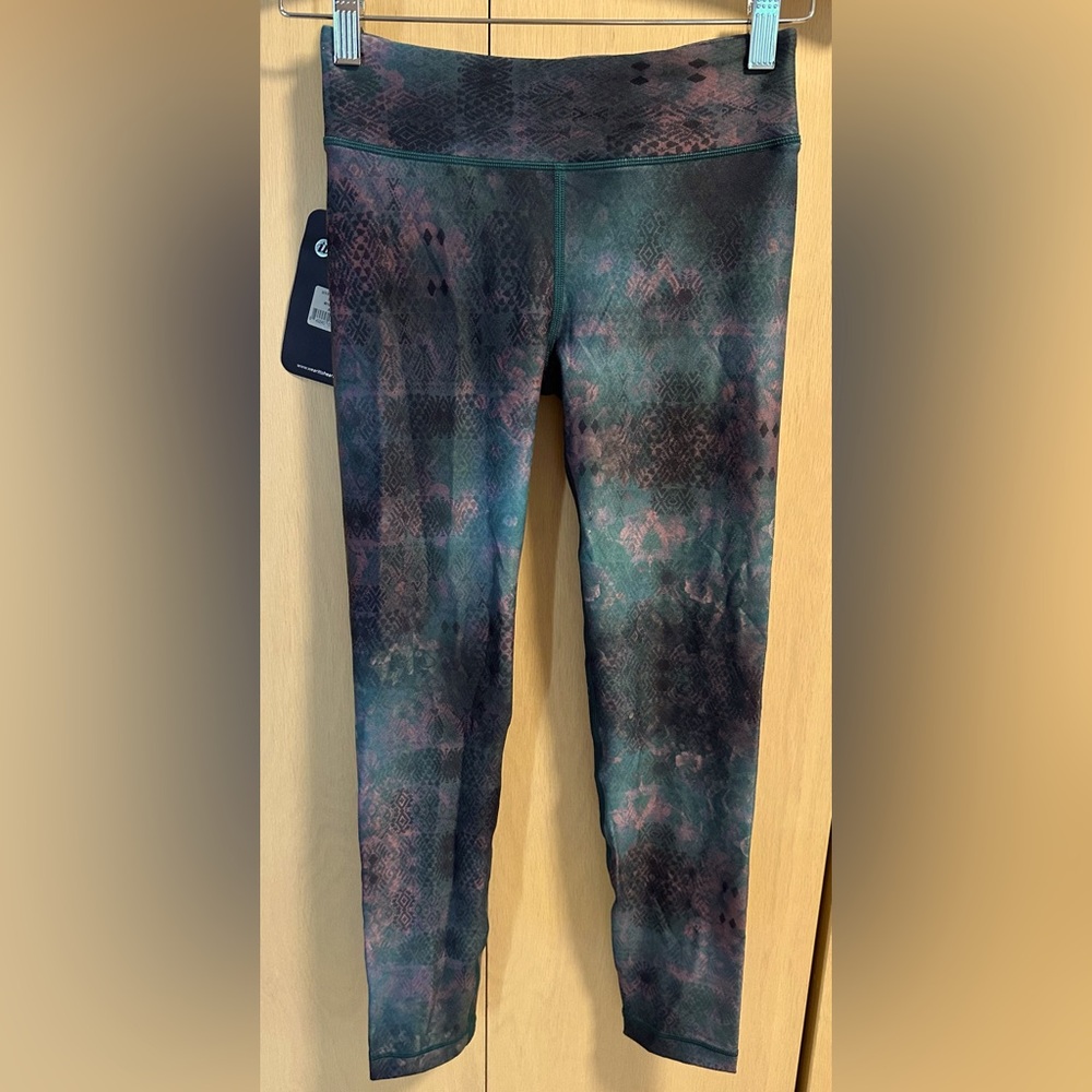 Wear It To Heart Enigma Capri Leggings - NWT